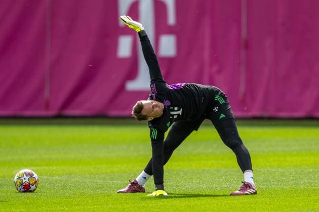 Manuel Neuer 1 FC Bayern Muenchen stretching exercises, final training before the UEFA Champions League match against FC Arsenal, season 2023 2024 at Saebener Strasse 08 04 2024 DFB regulations prohibit any use of photographs as image sequences and or quasi video Muenchen Bayern Germany Copyright: xkolbert-press UlrichxGamelx