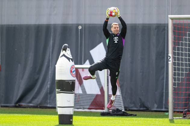 Manuel Neuer 1 FC Bayern Muenchen rushes for the ball, final training before the UEFA Champions League match against FC Arsenal, season 2023 2024 at Saebener Strasse 08 04 2024 DFB regulations prohibit any use of photographs as image sequences and or quasi video Muenchen Bayern Germany Copyright: xkolbert-press UlrichxGamelx