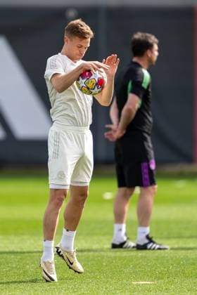 Joshua Kimmich 6 FC Bayern Muenchen , final training before the UEFA Champions League match against FC Arsenal, season 2023 2024 at Saebener Strasse 08 04 2024 DFB regulations prohibit any use of photographs as image sequences and or quasi video Muenchen Bayern Germany Copyright: xkolbert-press UlrichxGamelx