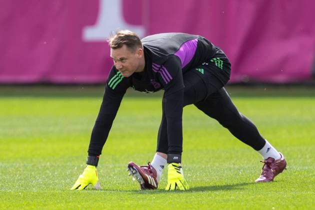 Manuel Neuer 1 FC Bayern Muenchen dehnungsuebungen, Abschlusstraining vor dem UEFA Champions League Spiel gegen den FC Arsenal, Saison 2023 2024 an der Saebener Strasse 08 04 2024 DFB regulations prohibit any use of photographs as image sequences and or quasi video Muenchen Bayern Deutschland Copyright: xkolbert-press UlrichxGamelx