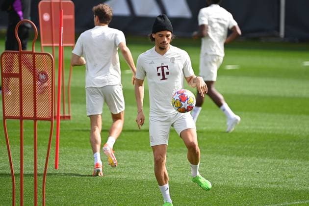 Leroy SANE Bayern Muenchen on the ball, action final training before the football Champions League quarterfinal FC Arsenal FC Bayern Muenchen on 08 04 2024 on the training ground at Saebener Strasse in Munich Â