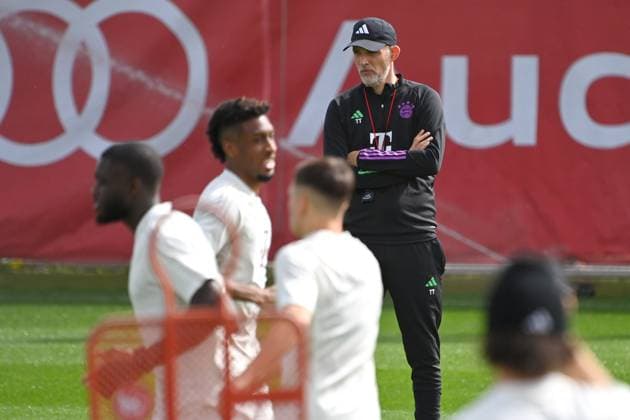 Coach Thomas TUCHEL Bayern Muenchen watches his players, final training before the Champions League quarterfinal FC Arsenal FC Bayern Muenchen on 08 04 2024 at the training ground at Saebener Strasse in Munich Â