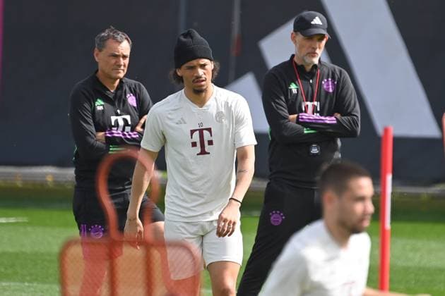 Leroy SANE Bayern Muenchen , hi Coach Thomas TUCHEL Bayern Muenchen , Co Coach Arno MICHELS Bayern Muenchen final training before the football Champions League quarterfinal FC Arsenal FC Bayern Muenchen on 08 04 2024 at the training ground at Saebener Strasse in Munich Â
