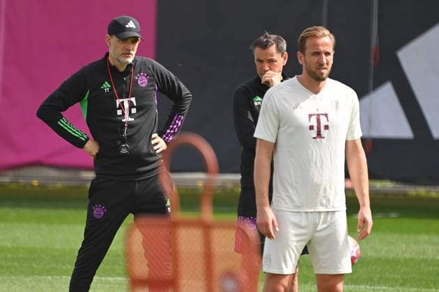 Coach Thomas TUCHEL Bayern Muenchen , Co Coach Arno MICHELS Bayern Muenchen , front Harry KANE Bayern Muenchen final training before the Champions League quarterfinal FC Arsenal FC Bayern Muenchen on 08 04 2024 at the training ground at Saebener Strasse in Munich Â
