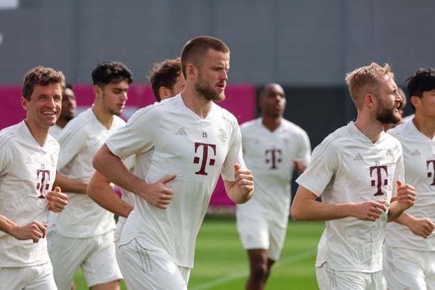 Eric Dier FC Bayern Muenchen, 15 running, running, with Thomas Mueller FC Bayern Muenchen, 25 laughing, laughing, final training, FC Bayern Muenchen, football, UEFA Champions League, quarter-final first leg, season 23 24, 08 04 2024, final training, FC Bayern Muenchen, football, UEFA Champions League, quarter-final first leg, season 23 24, 08 04 2024 Muenchen Copyright: xEibner-Pressefoto JennixMaulx EP_JML