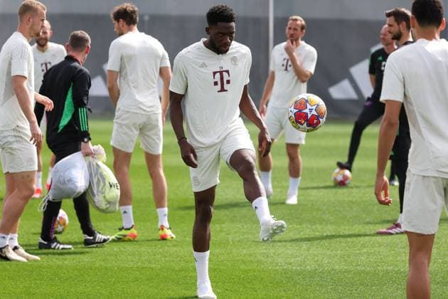 Alphonso Davies FC Bayern Muenchen, 19 with ball, final training, FC Bayern Muenchen, football, UEFA Champions League, quarter-final first leg, season 23 24, 08 04 2024, final training, FC Bayern Muenchen, football, UEFA Champions League, quarter-final first leg, season 23 24, 08 04 2024 Muenchen Copyright: xEibner-Pressefoto JennixMaulx EP_JML