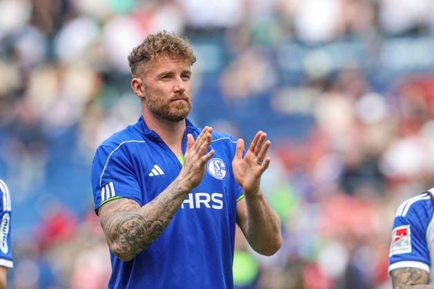 07.04.2024, Fussball, 2. Bundesliga, 28. Spieltag, Saison 2023 2024, Hannover 96 - FC Schalke 04, Ralf Fährmann (FC Schalke 04) Hannover Heinz-von-Heiden Arena Niedersachsen Deutschland xRHR-FOTO TRx *** 07 04 2024, Football, 2 Bundesliga, Matchday 28, Season 2023 2024, Hannover 96 FC Schalke 04, Ralf Fährmann FC Schalke 04 Hannover Heinz von Heiden Arena Niedersachsen Germany xRHR PHOTO TRx Copyright: RHR-FOTOx RHR-FOTO TR