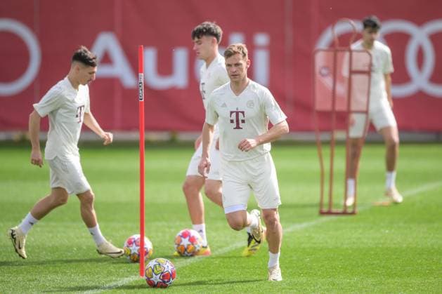 Soccer, Champions League, 20240408, Final training, FC Bayern Munich FC Arsenal In the picture Joshua KIMMICH FC Bayern Munich, 6 dribbling ball portrait full body full figure Munich training ground Säbener Str 51 Bayern Germany Copyright: Passion2Press MarkusxFischerx
