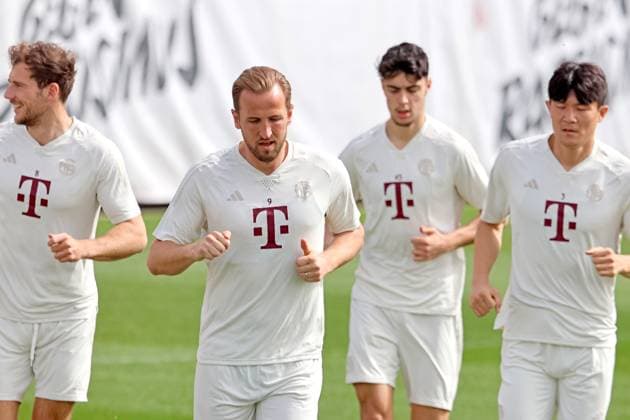 f l 8 Leon Goretzka, 9 Harry Kane, 45 Aleksandar Pavlovic, 3 Minjae Kim, run, group, soccer Final training of FC Bayern Muenchen before the UEFA Champions League match, in London against Arsenal FC 08 04 2024 Training ground, Saebenerstr PHOTO Mladen Lackovic LakoPress