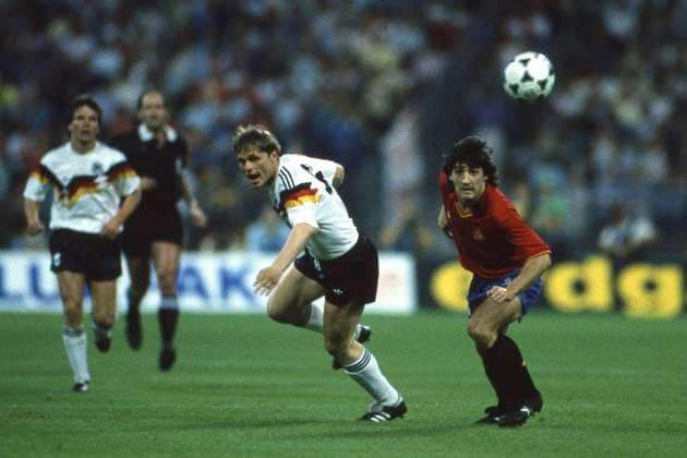 Uli BOROWKA, left, GER, action, tackle, , opponent not identified, Germany GER Spain ESP 2 0 European Football Championship EURO 1988 in Germany, 17 06 1988 in Munich Olympic Stadium Â