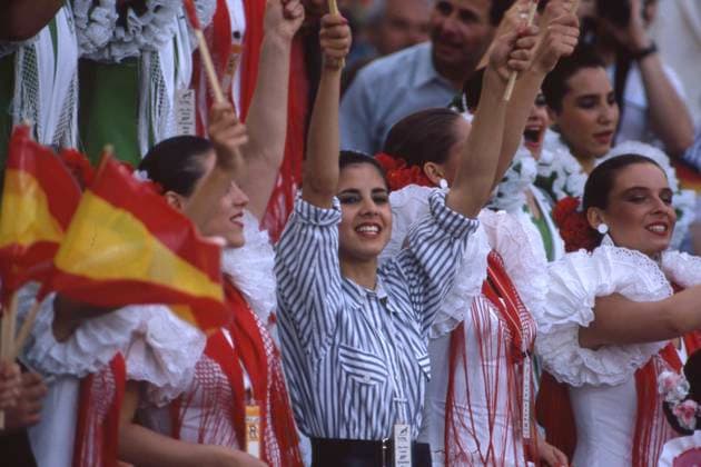 Spanish women, fans, cheering on their team, general, feature, border motif, symbol photo Germany GER Spain ESP 2 0 Soccer EURO 1988 in Germany, 17 06 1988 in the Munich Olympic Stadium Â
