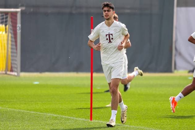 Aleksandar Pavlovic FC Bayern Muenchen, 45 , Final training, FC Bayern Muenchen, Football, UEFA Champions League, Quarter-final first leg, Season 23 24, 08 04 2024, Final training, FC Bayern Muenchen, Football, UEFA Champions League, Quarter-final first leg, Season 23 24, 08 04 2024 Muenchen Copyright: xEibner-Pressefoto JennixMaulx EP_JML