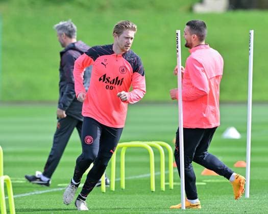 Manchester City Champions League training session Kevin De Bruyne of Manchester City, during the Manchester City champions League training session ahead of the Real Madrid game at Etihad Stadium, Manchester, United Kingdom, 8th April 2024 (Photo by Cody Froggatt News Images) Manchester Etihad Stadium Manchester United, ManU Kingdom Copyright: xCodyxFroggatt NewsxImagesx