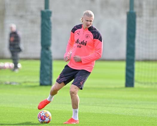 Manchester City Champions League training session Erling Haaland of Manchester City in action, during the Manchester City champions League training session ahead of the Real Madrid game at Etihad Stadium, Manchester, United Kingdom, 8th April 2024 (Photo by Cody Froggatt News Images) Manchester Etihad Stadium Manchester United, ManU Kingdom Copyright: xCodyxFroggatt NewsxImagesx