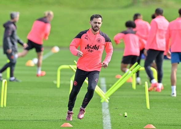 Manchester City Champions League training session Bernardo Silva of Manchester City, during the Manchester City champions League training session ahead of the Real Madrid game at Etihad Stadium, Manchester, United Kingdom, 8th April 2024 (Photo by Cody Froggatt News Images) Manchester Etihad Stadium Manchester United, ManU Kingdom Copyright: xCodyxFroggatt NewsxImagesx