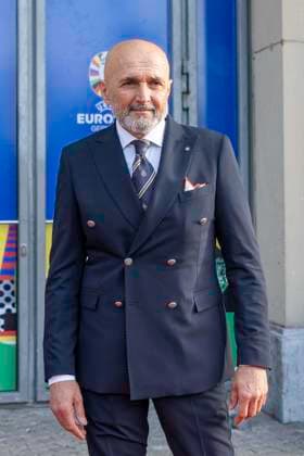 European Football Championship Workshop, European Championship, Meeting of the national coaches on 08 04 2024 at the Staendehaus in Duesseldorf Luciano Spalletti Italy, national coach in front of the entrance to the building Photo Kirchner Media TH Copyright: xKirchner-Media THx