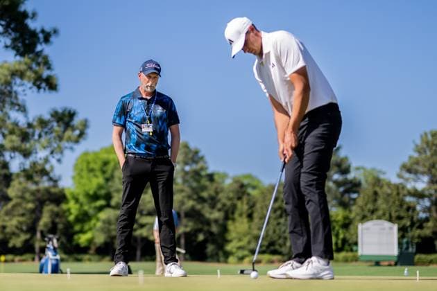 240408 Ludvig Aberg of Sweden with his coach Hans Larsson at the putting green during practice prior to the 2024 Masters Golf Tournament on April 8, 2024 in Augusta Photo Petter Arvidson BILDBYRAN code PA PA0789 golf masters 1 bbeng the masters Augusta sverige puttning tränare  Copyright: PETTERxARVIDSON BB240408PA107