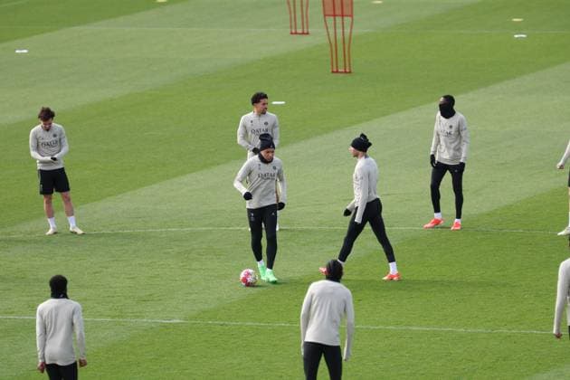 PSG - BARCELONE PHOTOPQR LE PARISIEN Le Parisien Arnaud Journois ; POISSY ; 09 04 2024 ; FOOTBALL , LIGUE DES CHAMPIONS UEFA , QUARTS DE FINALE ALLER , 09 04 2024 PARIS SG - FC BARCELONE ENTRAINEMENT DE VEILLE DE MATCH DU PSG AU CAMPUS PSG A POISSY PHOTO LE PARISIEN ARNAUD JOURNOIS Poissy, Paris-subrub, France, april 9th 2024 PSG at training a day before its champions league match against Barcelona POISSY France  Copyright: xPHOTOPQR LExPARISIEN MAXPPPxLexParisienx xArnaudxJournoisx 20240409LPA8626 20240409LPA8626