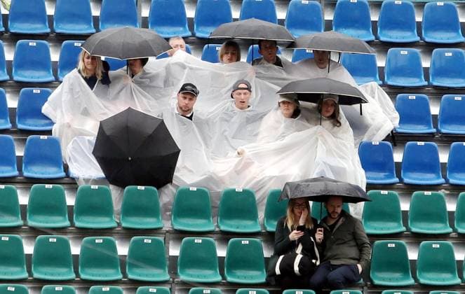Sport Bilder des Tages Monte-Carlo Rolex Master Tennis PHOTOPQR NICE MATIN Cyril Dodergny ; Roquebrune-cap-martin ; 09 04 2024 ; Roquebrune-cap-martin le 09 04 2024 - Monte-Carlo Country Club - Monte-Carlo Rolex Master 1000 Tennis - 2eme tour - Stan WAWRINKA vs Alex DE MINAUR April 9th 2024. Monte-Carlo Rolex Masters under the rain Roquebrune-cap-martin France  Copyright: xPHOTOPQR NICExMATIN MAXPPPxCyrilxDodergnyx 20240409NIM8877 20240409NIM8877