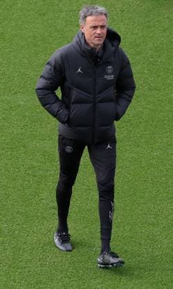 PSG - BARCELONE PHOTOPQR LE PARISIEN Le Parisien Arnaud Journois ; POISSY ; 09 04 2024 ; FOOTBALL , LIGUE DES CHAMPIONS UEFA , QUARTS DE FINALE ALLER , 09 04 2024 PARIS SG - FC BARCELONE ENTRAINEMENT DE VEILLE DE MATCH DU PSG AU CAMPUS PSG A POISSY LUIS ENRIQUE ENTRAINEUR DU PSG PHOTO LE PARISIEN ARNAUD JOURNOIS Poissy, Paris-subrub, France, april 9th 2024 PSG at training a day before its champions league match against Barcelona POISSY 78 France  Copyright: xPHOTOPQR LExPARISIEN MAXPPPxLexParisienx xArnaudxJournoisx 20240409LPA9146 20240409LPA9146