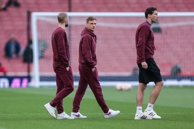 09 04 2024, Football, Season 2023 2024, UEFA Champions League, Quarter-final, Round 1, First leg, FC Arsenal London FC Bayern Munich, f l Konrad Laimer FC Bayern Munich , Joshua Kimmich FC Bayern Munich , Leon Goretzka FC Bayern Munich take to the pitch, London Emirates Stadium Greater London England xRHR PHOTO DEx Copyright: DennisxEwert RHR-FOTOx RHR-FOTO DE