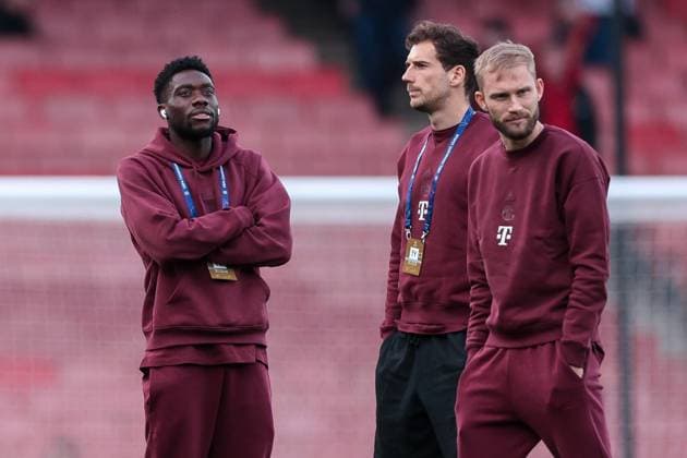 09 04 2024, Football, Season 2023 2024, UEFA Champions League, Quarter-final, Round 1, First leg, FC Arsenal London FC Bayern Munich, f l Alphonso Davies FC Bayern Munich , Leon Goretzka FC Bayern Munich , Konrad Laimer FC Bayern Munich at the pitch inspection, London Emirates Stadium Greater London England xRHR PHOTO DEx Copyright: DennisxEwert RHR-FOTOx RHR-FOTO DE
