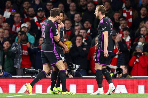 Serge Gnabry of Bayern Munich celebrates the goal with their teammates to make it 1-1 Arsenal v Bayern Munich, UEFA Champions League, Quarter Final, First Leg, Football, Emirates Stadium, London, UK - 09 Apr 2024 EDITORIAL USE ONLY No use with unauthorised audio, video, data, fixture lists, club league logos or live services. Online in-match use limited to 120 images, no video emulation. No use in betting, games or single club league player publications. Copyright: xSimonxDael Shutterstockx 14424047aj