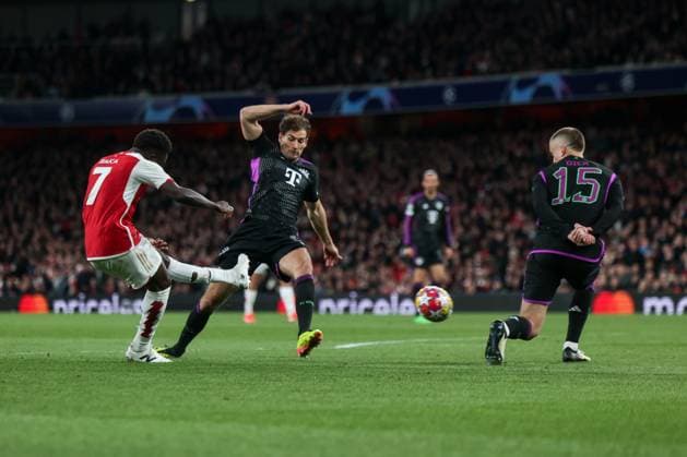 09 04 2024, Football, Season 2023 2024, UEFA Champions League, Quarter-final, Round 1, First leg, FC Arsenal London FC Bayern Munich, v l Bukayo Saka Arsenal London scores 1 0, Leon Goretzka FC Bayern Munich , Eric Dier FC Bayern Munich , London Emirates Stadium Greater London England xRHR PHOTO DEx Copyright: DennisxEwert RHR-FOTOx RHR-FOTO DE