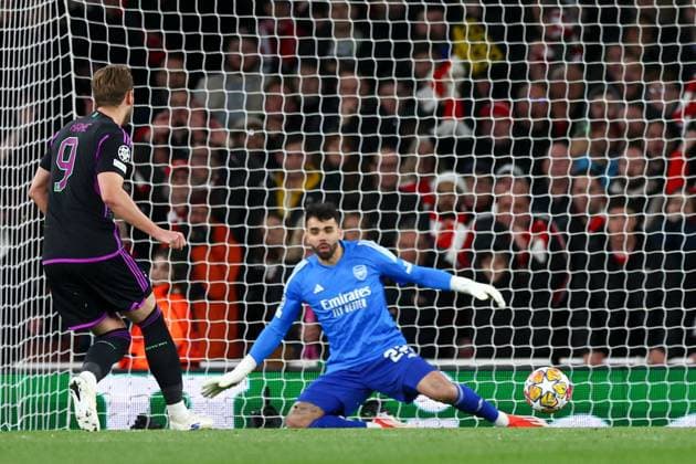 Sport Bilder des Tages Harry Kane of Bayern Munich scores a goal for their side to make it 2-1 from the penalty spot Arsenal v Bayern Munich, UEFA Champions League, Quarter Final, First Leg, Football, Emirates Stadium, London, UK - 09 Apr 2024 EDITORIAL USE ONLY No use with unauthorised audio, video, data, fixture lists, club league logos or live services. Online in-match use limited to 120 images, no video emulation. No use in betting, games or single club league player publications. Copyright: xSimonxDael Shutterstockx 14424047an