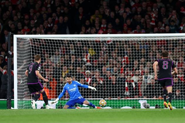 Harry Kane of Bayern Munich scores a goal for their side to make it 2-1 from the penalty spot Arsenal v Bayern Munich, UEFA Champions League, Quarter Final, First Leg, Football, Emirates Stadium, London, UK - 09 Apr 2024 EDITORIAL USE ONLY No use with unauthorised audio, video, data, fixture lists, club league logos or live services. Online in-match use limited to 120 images, no video emulation. No use in betting, games or single club league player publications. Copyright: xSimonxDael Shutterstockx 14424047ao