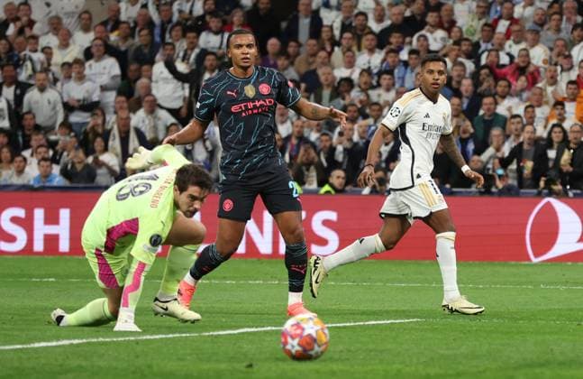 Sport Bilder des Tages Madrid, Spain, 9th April 2024. Rodrygo of Real Madrid (R) scores their second goal during the UEFA Champions League match at the Santiago Bernabau, Madrid. Picture credit should read: Paul Terry Sportimage EDITORIAL USE ONLY. No use with unauthorised audio, video, data, fixture lists, club league logos or live services. Online in-match use limited to 120 images, no video emulation. No use in betting, games or single club league player publications. SPI-3066-0051