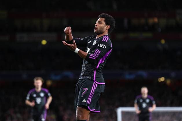 Arsenal gegen Bayern München 09. April 2024, London UEFA-Champions-League-Viertelfinale Hinspiel Arsenal gegen Bayern München Serge Gnabry von Bayern München feiert seinen ersten Treffer Foto Jacques Feeney Abseits London UK  Copyright: xJacquesxFeeneyx xOffsidexOffside