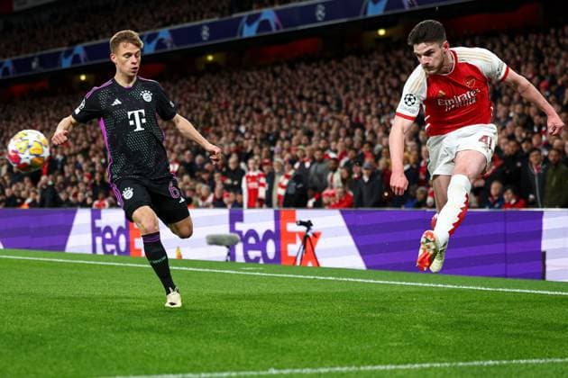 Declan Rice of Arsenal crosses the ball under pressure from Frans Krätzig of Bayern Munich Arsenal v Bayern Munich, UEFA Champions League, Quarter Final, First Leg, Football, Emirates Stadium, London, UK - 09 Apr 2024 EDITORIAL USE ONLY No use with unauthorised audio, video, data, fixture lists, club league logos or live services. Online in-match use limited to 120 images, no video emulation. No use in betting, games or single club league player publications. Copyright: xSimonxDael Shutterstockx 14424047bj