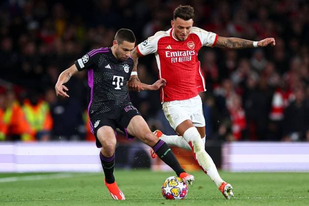 Raphaël Guerreiro of Bayern Munich (L) battles with Ben White of Arsenal (R) Arsenal v Bayern Munich, UEFA Champions League, Quarter Final, First Leg, Football, Emirates Stadium, London, UK - 09 Apr 2024 EDITORIAL USE ONLY No use with unauthorised audio, video, data, fixture lists, club league logos or live services. Online in-match use limited to 120 images, no video emulation. No use in betting, games or single club league player publications. Copyright: xSimonxDael Shutterstockx 14424047ck