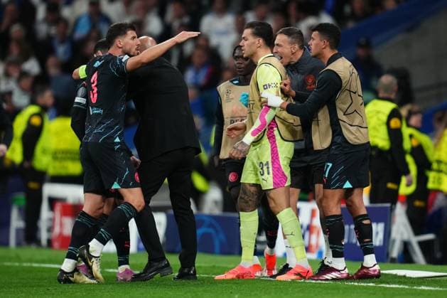 Phil Foden of Manchester City celebrates the 2-2 with his teammates Real Madrid and Manchester City. UEFA Champions League match. Quarter-finals, first leg. Football, Santiago Bernabeu Stadium, Madrid, Spain - 9 April 2024 Editorial use only  Copyright: xBaguxBlanco PRESSINPHOTO Shutterstockx 14427173ba