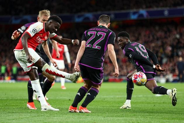 Bukayo Saka of Arsenal takes a shot on goal Arsenal v Bayern Munich, UEFA Champions League, Quarter Final, First Leg, Football, Emirates Stadium, London, UK - 09 Apr 2024 EDITORIAL USE ONLY No use with unauthorised audio, video, data, fixture lists, club league logos or live services. Online in-match use limited to 120 images, no video emulation. No use in betting, games or single club league player publications. Copyright: xSimonxDael Shutterstockx 14424047cn