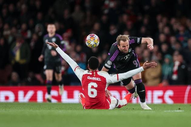 09 04 2024, Football, Season 2023 2024, UEFA Champions League, Quarter-final, Round 1, First leg, FC Arsenal London FC Bayern Munich, f l Gabriel Magalhaes Arsenal London , Harry Kane FC Bayern Munich in duel, London Emirates Stadium Greater London England xRHR PHOTO DEx Copyright: DennisxEwert RHR-FOTOx RHR-FOTO DE