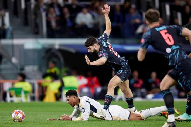 April 9, 2024, Madrid, Madrid, Spain: Josko Gvardiol of Manchester City FC and Jude Bellingham of Real Madrid CF during the UEFA Champions League quarterfinal first leg football match between Real Madrid CF and Manchester City FC at the Santiago Bernabeu Stadium in Madrid, Spain, April 9, 2024 Madrid Spain - ZUMAa206 20240409_zsp_a206_079 Copyright: xRubenxAlbarranx
