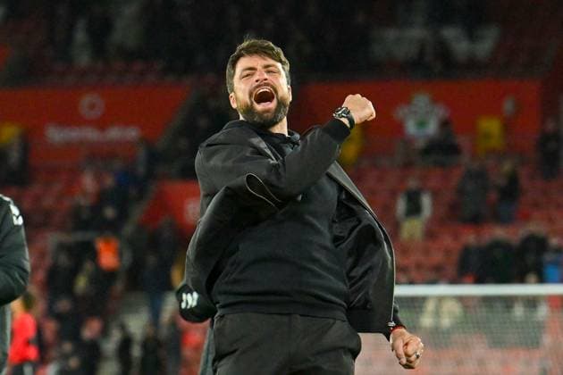Southampton v Coventry City EFL Sky Bet Championship 09 04 2024. Southampton manager Russell Martin celebrates the 2-1 win at full time during the EFL Sky Bet Championship match between Southampton and Coventry City at the St Mary s Stadium, Southampton, England on 9 April 2024. Southampton St Mary s Stadium Hampshire England Editorial use only DataCo restrictions apply See www.football-dataco.com , Copyright: xGrahamxHuntx PSI-19418-0066