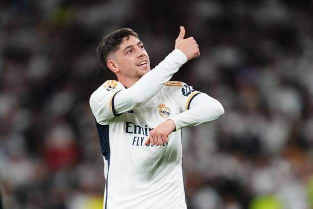 ESP: Real Madrid v Manchester City. UEFA Champions League match. Quarter-finals Fede Valverde of Real Madrid celebrates the 3-3 during the UEFA Champions League match, Quarter-finals, first leg, between Real Madrid and Manchester City played at Santiago Bernabeu Stadium on April 9, 2024 in Madrid Spain. kpng Copyright: xBaguxBlancox xPRESSINPHOTOx PS_240409_069