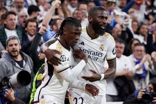 Sport Bilder des Tages Eduardo Camavinga and Antonio Rudiger of Real Madrid CF Real Madrid v Manchester City, UEFA Champions League, Quarter Final, First Leg, Football, Santiago Bernabeu Stadium, Madrid, Spain - 09 Apr 2024 EDITORIAL USE ONLY No use with unauthorised audio, video, data, fixture lists, club league logos or live services. Online in-match use limited to 120 images, no video emulation. No use in betting, games or single club league player publications. Copyright: xRubenxAlbarran Shutterstockx 14425023dl