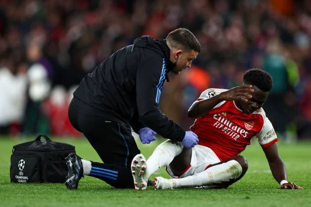 Bukayo Saka of Arsenal receives treatment after a late challenge from Manuel Neuer of Bayern Munich in the penalty area Arsenal v Bayern Munich, UEFA Champions League, Quarter Final, First Leg, Football, Emirates Stadium, London, UK - 09 Apr 2024 EDITORIAL USE ONLY No use with unauthorised audio, video, data, fixture lists, club league logos or live services. Online in-match use limited to 120 images, no video emulation. No use in betting, games or single club league player publications. Copyright: xSimonxDael Shutterstockx 14424047cz