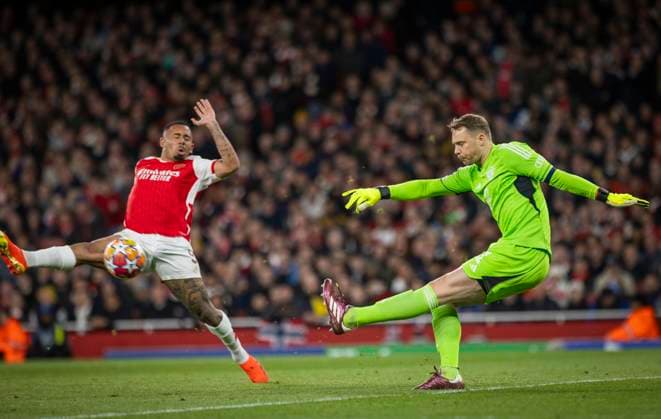 London, England 09th Apr 2024 Goalkeeper Manuel Neuer Munich Gabriel Jesus Arsenal Arsenal London Bayern Munich Arsenal London Bayern Munich 09 04 2024