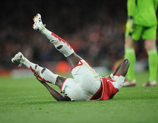 Football - 2023 2024 UEFA Champions League - Quarter-final - First Leg - Arsenal vs Bayern Munich - Emirates Stadium - Tuesday 9th April 2024 Bukayo Saka of Arsenal goes down after a penalty appeal in injury time 