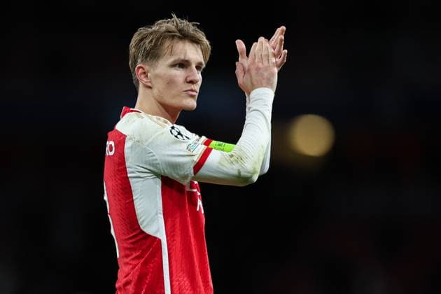London, England, 9th April 2024. Martin Odegaard of Arsenal claps the fans after the UEFA Champions League match at the Emirates Stadium, London. Picture credit should read: Kieran Cleeves Sportimage EDITORIAL USE ONLY. No use with unauthorised audio, video, data, fixture lists, club league logos or live services. Online in-match use limited to 120 images, no video emulation. No use in betting, games or single club league player publications. SPI-3065-0133