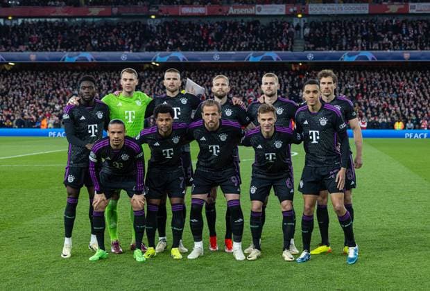 (240410) -- LONDON, April 10, 2024 -- Bayern Munich s players line up for a team group, Mannschaftsbild, Totale photograph before the UEFA Champions League quarterfinal 1st Leg match between Bayern Munich and Arsenal in London, Britain, April 9, 2024. (SP)BRITAIN-LONDON-FOOTBALL-UEFA CHAMPIONS LEAGUE-BAYERN MUNICH VS ARSENAL LixYing 