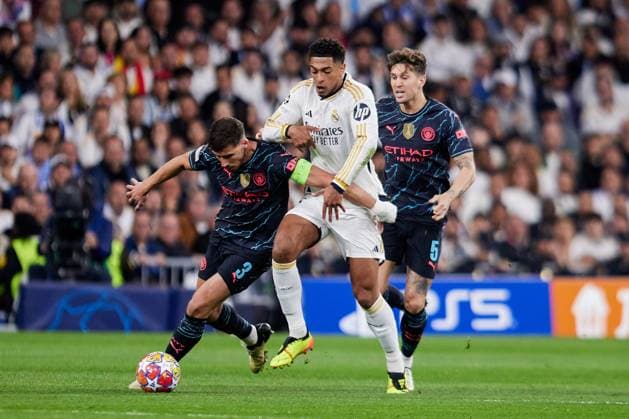 April 9, 2024, Madrid, Spain: Ruben Dias (L) of Manchester City FC and Jude Bellingham (C) of Real Madrid CF seen in action during the UEFA Champions League quarterfinal first leg football match between Real Madrid CF and Manchester City FC at the Santiago Bernabeu Stadium. Final score; Real Madrid 3:3 Manchester City Madrid Spain - ZUMAs197 20240409_aaa_s197_300 Copyright: xRubenxAlbarranx