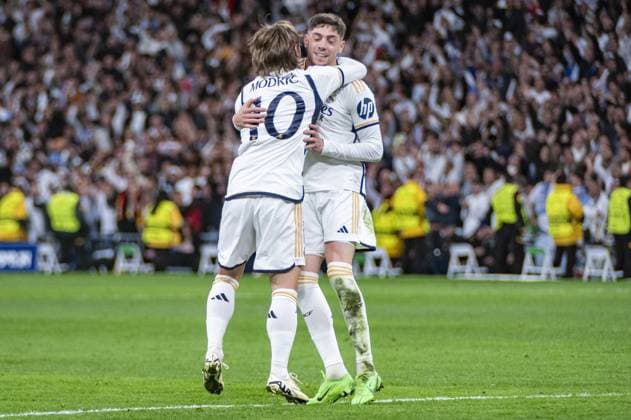Luka Modric of Real Madrid (L) hugs Federico Valverde of Real Madrid (R) that celebrates his goal during the UEFA Champions League quarter-final first leg match between Real Madrid CF and Manchester City at Estadio Santiago Bernabeu on April 9, 2024 in Madrid, Spain.  Copyright: xAlbertoxGardin IPAxSportx xipa-ax xx IPA_45001612 IPA_Agency_IPA45001612