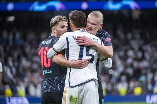 Erling Haaland of Manchester City (R) hugs Federico Valverde of Real Madrid (L) during the UEFA Champions League quarter-final first leg match between Real Madrid CF and Manchester City at Estadio Santiago Bernabeu on April 9, 2024 in Madrid, Spain.  Copyright: xAlbertoxGardin IPAxSportx xipa-ax xx IPA_45001628 IPA_Agency_IPA45001628