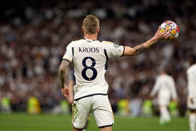 Real Madrid CF v Manchester City: Quarter-final First Leg - UEFA Champions League 2023 24 Toni Kroos of Real Madrid is with the ball during the UEFA Champions League quarter-final first leg match between Real Madrid CF and Manchester City at Estadio Santiago Bernabeu in Madrid, Spain, on April 9, 2024. Madrid Spain  Copyright: xDAXxImagesx originalFilename:daximages-realmadr240409_np36q.jpg